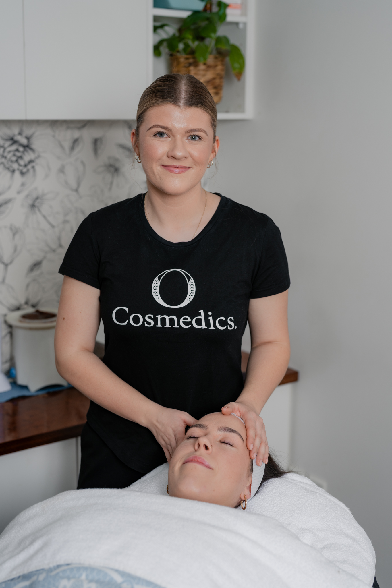 Kh health   beauty staff   treatment photoshoot 25.06.25 small 87